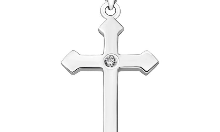 Перший срібний хрестик на подарунок: нюанси ювелірного та релігійного вибору